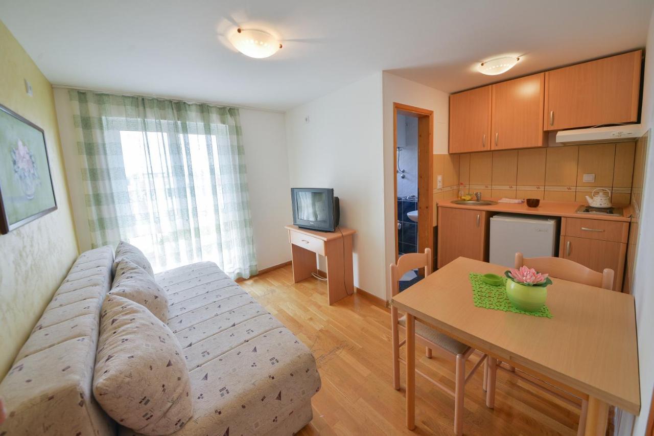 Disney Apartments Budua Esterno foto